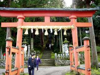 写真１１：大塩八幡宮の両部鳥居と参道。