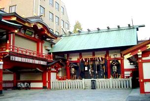 写真Ｗ２：吉原の鷲神社の社殿。