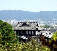 写真Ｋ３－３：城内の郡山市民会館。