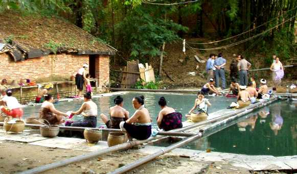 写真２２：嗄酒鎮の温泉場の女湯。