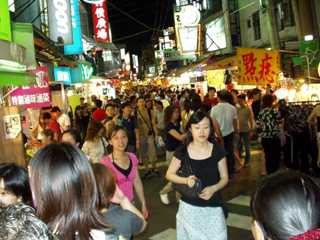 写真１－３：士林夜市の光景。