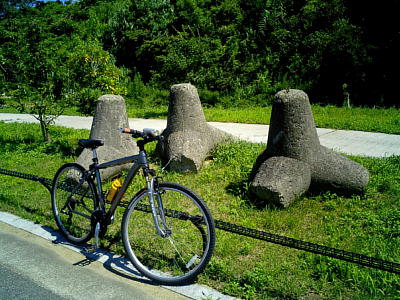 テトラポッドと自転車