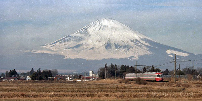 �\����1��