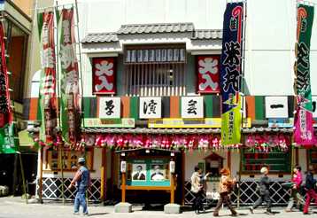 写真１３：演芸場。