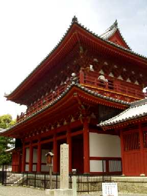 写真ａ１：三門。