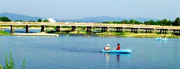写真ｄ１：渡月橋。