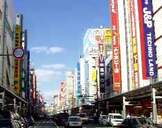 写真１０－５：日本橋の電気街。