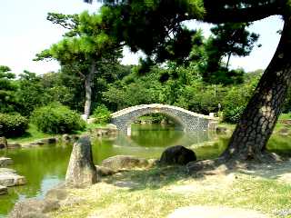 写真１４－１：住吉公園内の日本式庭園。