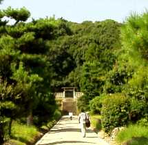 写真Ｔ５－２：聖武天皇稜。