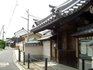 写真ＴＴ２－１：光専寺の山門。