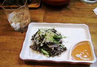 写真ｅ２：センマイの刺身。