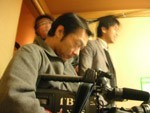 カメラに「TBS」のロゴ。