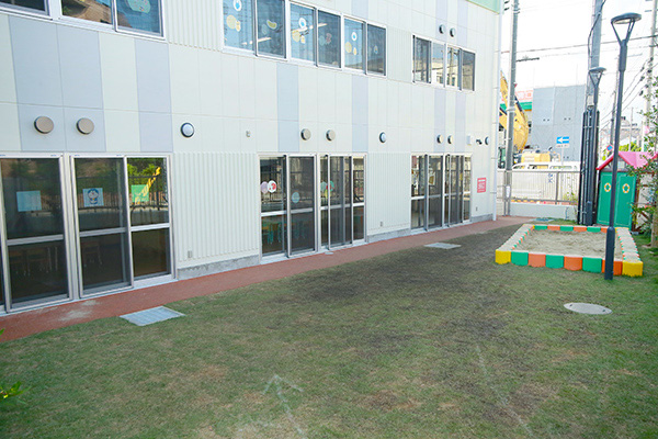 園庭・お砂場