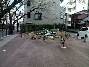 童々広場