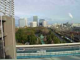 写真６：鵲森宮ビル屋上から大阪城公園とＯＢＰ遠景。