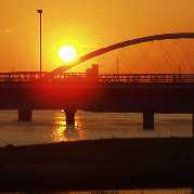 壁飾り２：淀川の夕陽と長柄橋。
