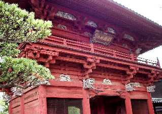 写真２－１：龍蔵寺山門。
