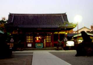 写真Ｎ２：夜の浅草神社。