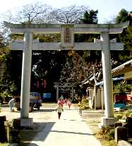 写真ａ２：前玉神社の二の鳥居。