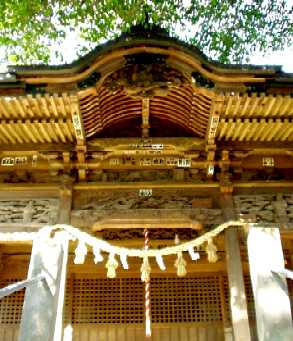 写真ａ３：前玉神社の社殿。