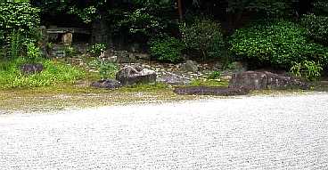 写真１１−４：南宗寺の方丈前庭。