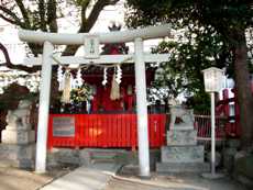 写真７−２：開口神社境内の竈神社。