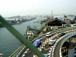 写真ｂ２３：千本松大橋の上から西側の眺望。