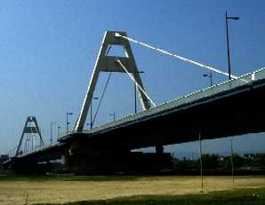 写真１０−１：豊里大橋。