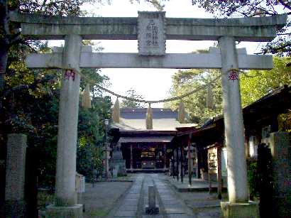 写真３−１：郷土博物館北の諏訪神社。