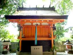 写真ＴＴ３－２：菅田比売神社（すがたひめじんじゃ）の小さな社殿。