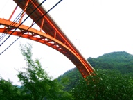 写真３−１−２：泉大橋の真下を通過。