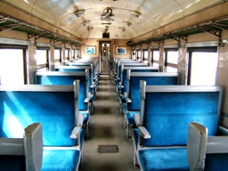 写真１−２−１：ＳＬ急行の客車内部。