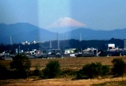 写真０：天竜川辺りからの富士山。