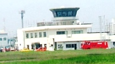 写真１−２：空港管制塔。