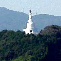 写真８－３：臼杵城跡から見える仏舎利塔。
