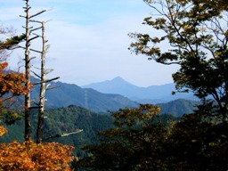 写真高取高見：高取山頂からの高見山。