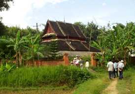 写真４－１：村の寺。