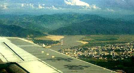写真１：飛行機から見た景洪市風景。