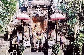 写真ａ７：バリの寺院の祭壇。