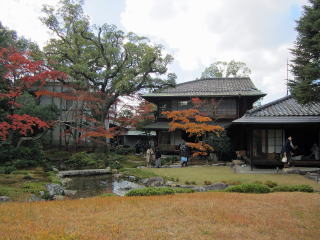 無鄰菴から見た母屋 無鄰菴庭園から見た母屋