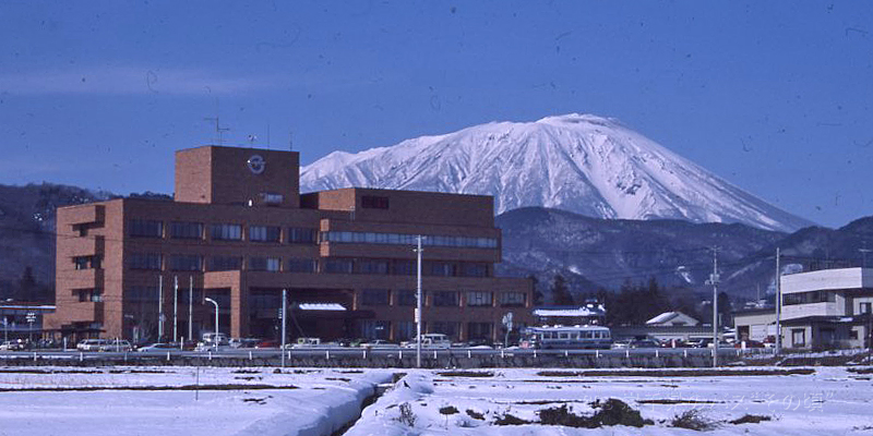 �\����1��